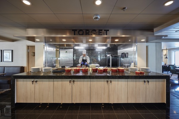 Hurtigruten - MS Nordkapp - Torget Restaurant.JPG